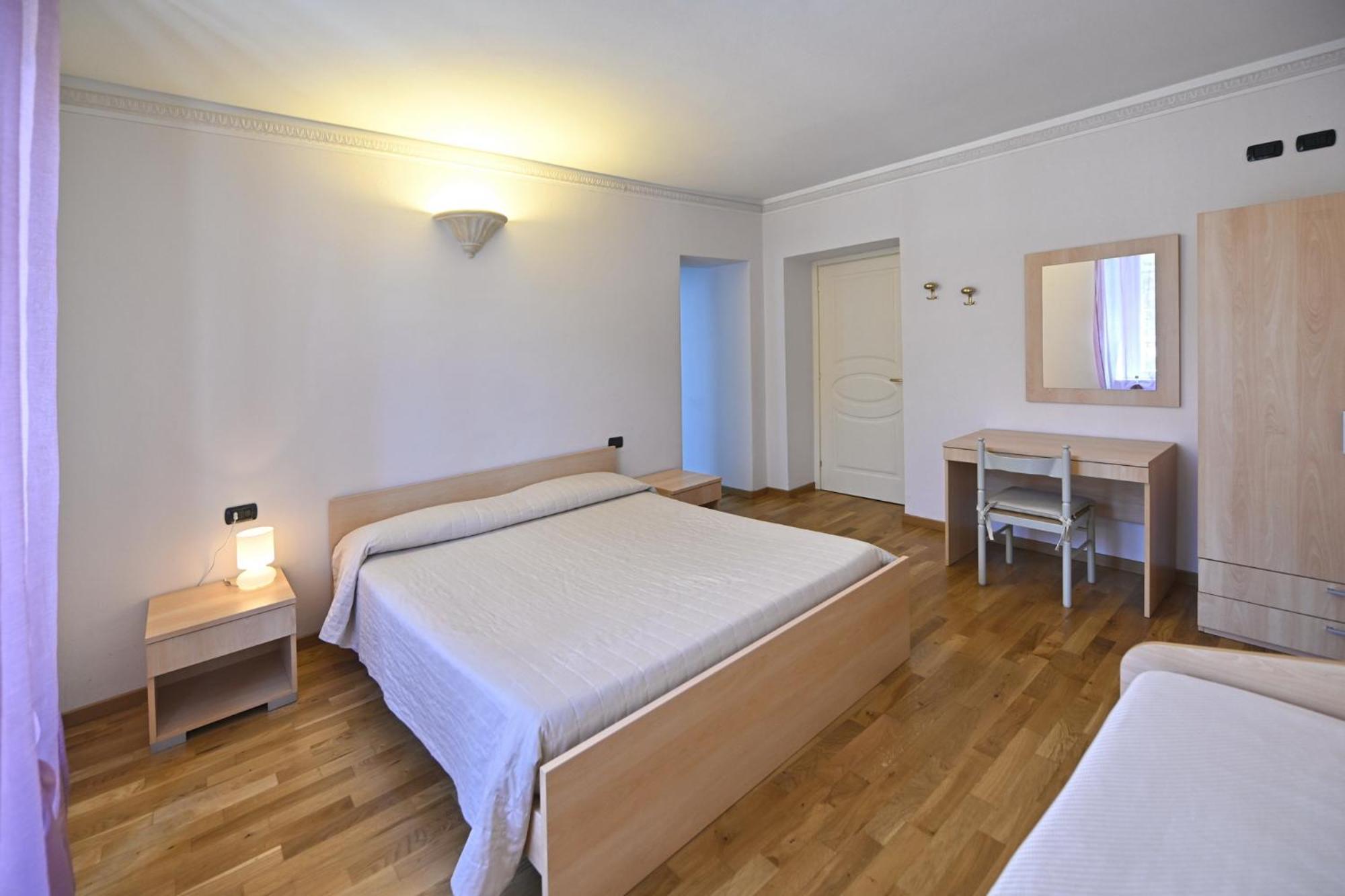 Residenza Villa Maria Roncola Екстериор снимка
